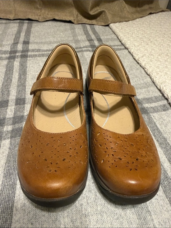 Dansko Shoes - NWOB Dansko Stacy Mary Jane Flat 37